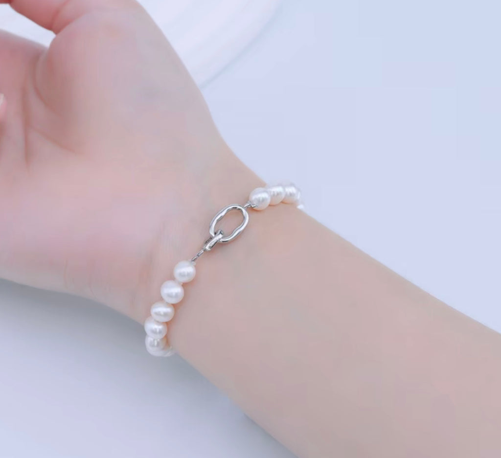 Interlocking Link Luxury Freshwater Seedless Pearl Bracelet 5-7mm